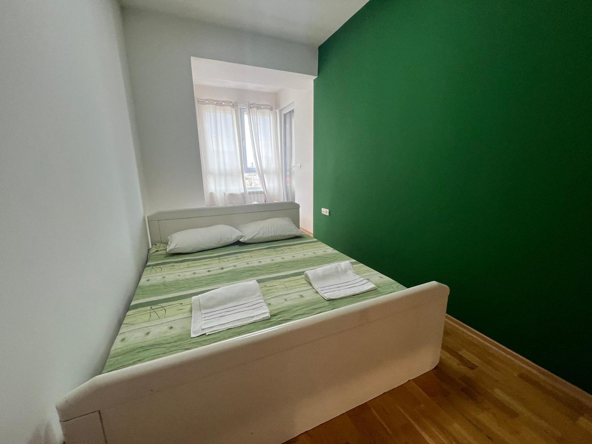 Lush Penthouses - Eluxory Apts Skopje