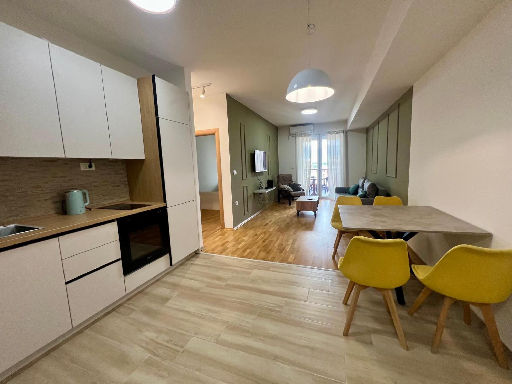 Lush Penthouses - Eluxory Apts *