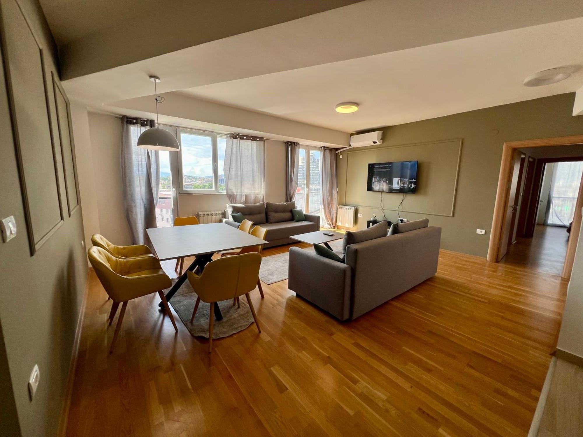 Lush Penthouses - Eluxory Apts *