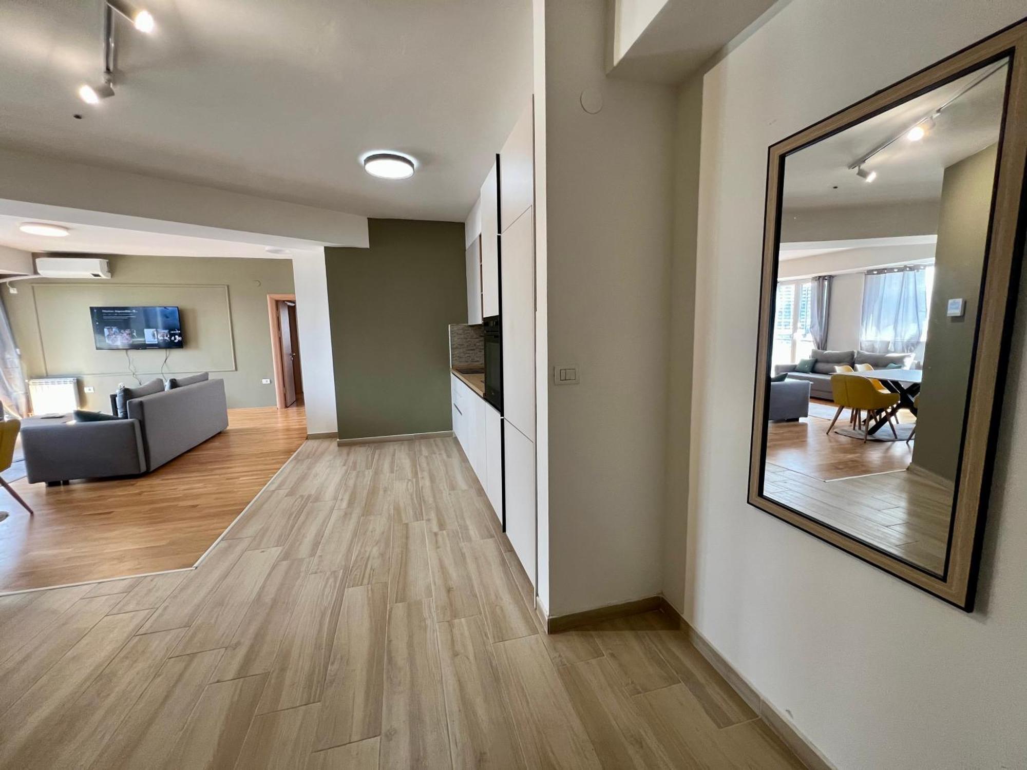 Lush Penthouses - Eluxory Apts *